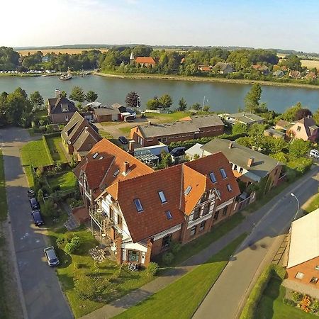 Kanalvilla - Urlaub Am Nord-Ostseekanal - Zwei Ferienwohnungen Im Angebot- Eine Im Dachgeschoss Und Eine Wohnung Mit Garten Sehestedt  Luaran gambar