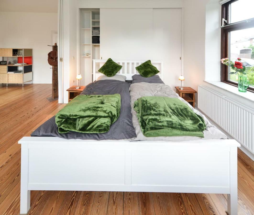 Kanalvilla - Urlaub Am Nord-Ostseekanal - Zwei Ferienwohnungen Im Angebot- Eine Im Dachgeschoss Und Eine Wohnung Mit Garten Sehestedt  Luaran gambar
