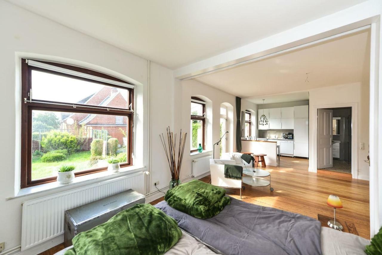 Kanalvilla - Urlaub Am Nord-Ostseekanal - Zwei Ferienwohnungen Im Angebot- Eine Im Dachgeschoss Und Eine Wohnung Mit Garten Sehestedt  Luaran gambar