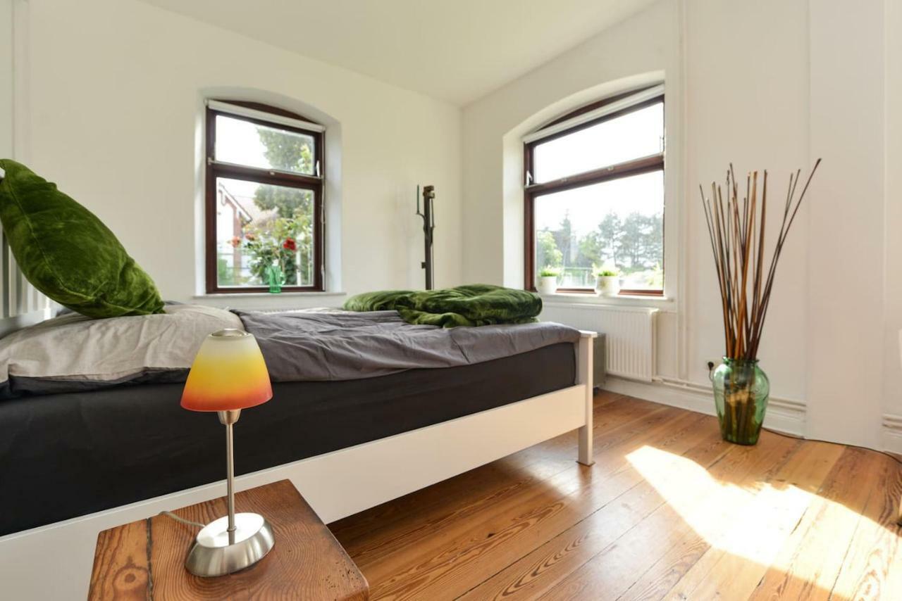 Kanalvilla - Urlaub Am Nord-Ostseekanal - Zwei Ferienwohnungen Im Angebot- Eine Im Dachgeschoss Und Eine Wohnung Mit Garten Sehestedt  Luaran gambar
