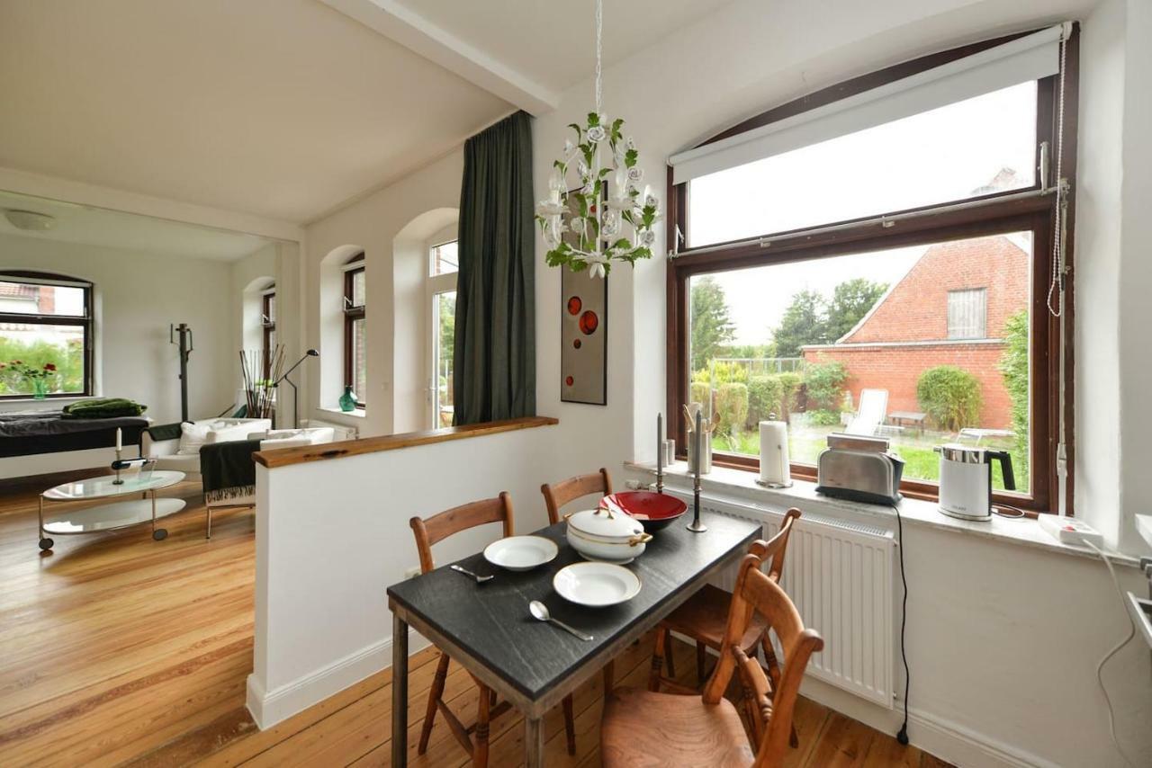 Kanalvilla - Urlaub Am Nord-Ostseekanal - Zwei Ferienwohnungen Im Angebot- Eine Im Dachgeschoss Und Eine Wohnung Mit Garten Sehestedt  Luaran gambar