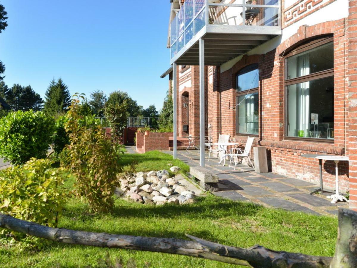 Kanalvilla - Urlaub Am Nord-Ostseekanal - Zwei Ferienwohnungen Im Angebot- Eine Im Dachgeschoss Und Eine Wohnung Mit Garten Sehestedt  Luaran gambar
