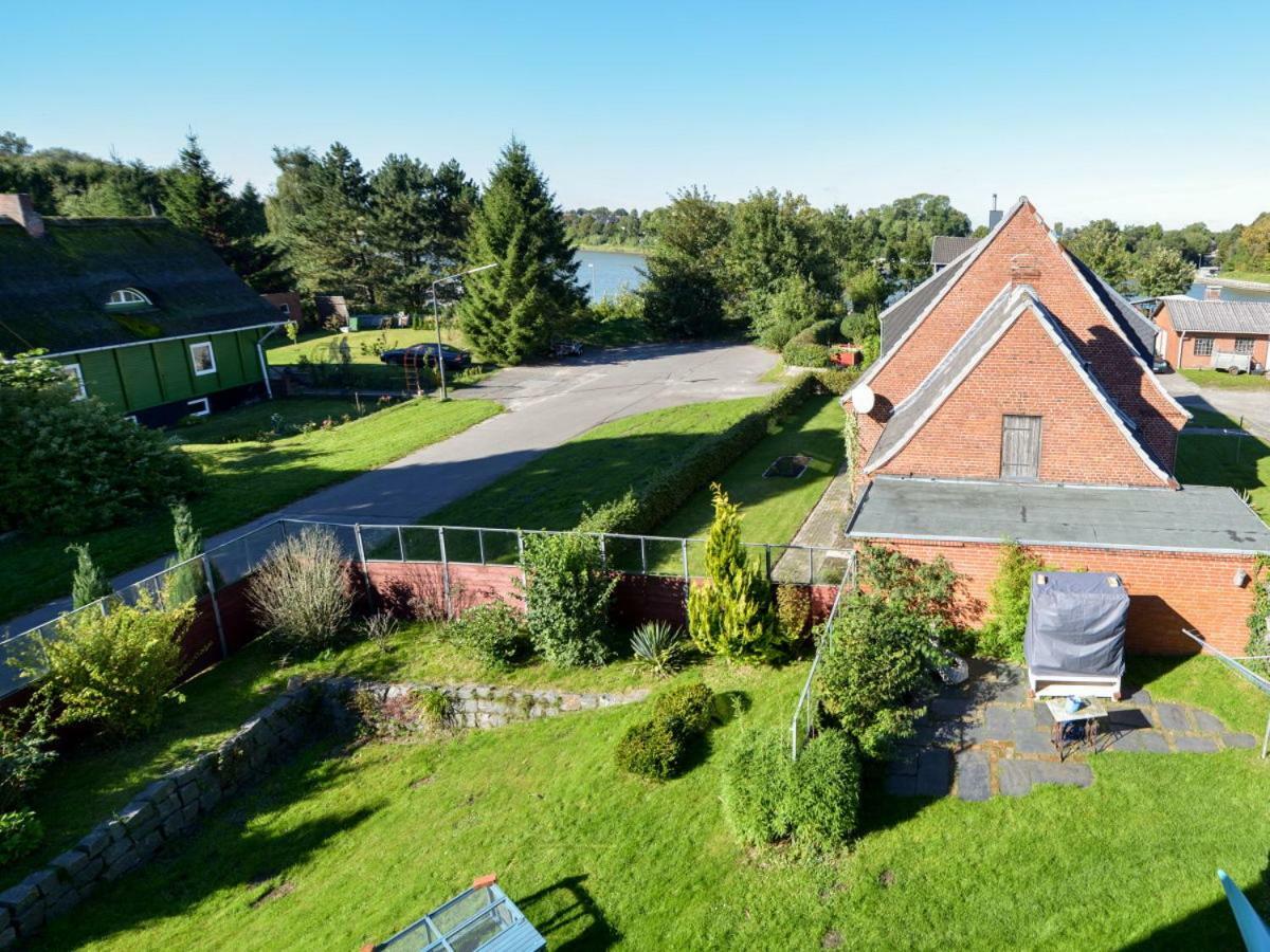 Kanalvilla - Urlaub Am Nord-Ostseekanal - Zwei Ferienwohnungen Im Angebot- Eine Im Dachgeschoss Und Eine Wohnung Mit Garten Sehestedt  Luaran gambar