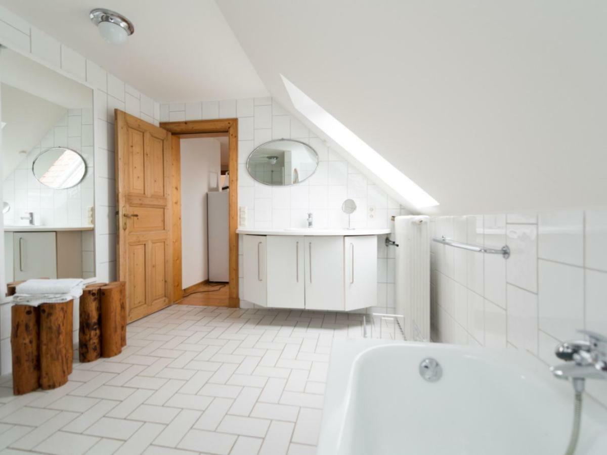 Kanalvilla - Urlaub Am Nord-Ostseekanal - Zwei Ferienwohnungen Im Angebot- Eine Im Dachgeschoss Und Eine Wohnung Mit Garten Sehestedt  Luaran gambar